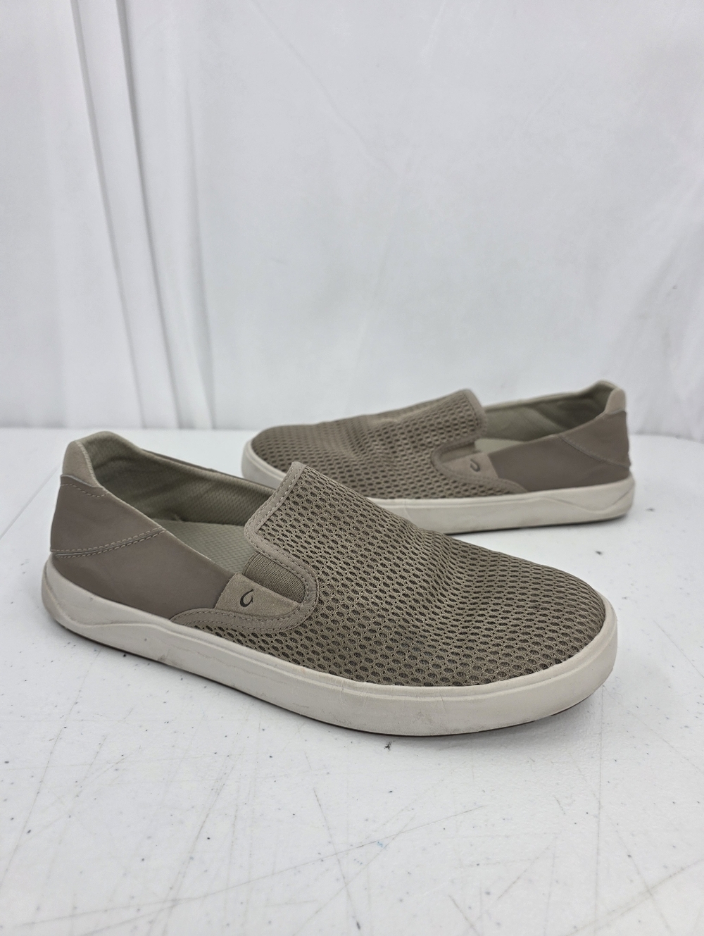 OluKai Lae‘ahi Slip-On Sneakers Mens Size 10 Clay Fabric Mesh Casual 10443-1010.